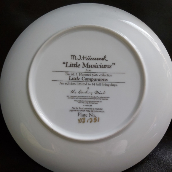Hummel Little Musicians Collector Plate - Picture 2 of 2